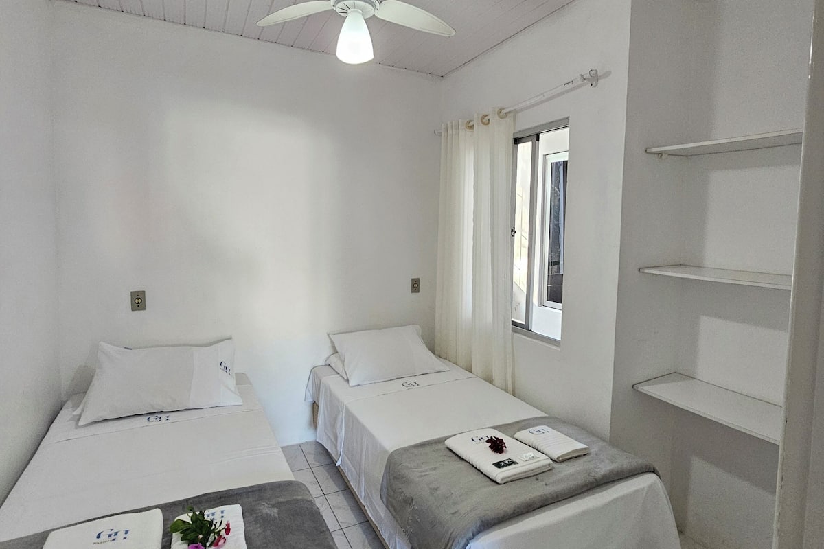 Basic Apartment, 2 Bedrooms, Courtyard View | Peralatan tempat tidur premium, Wi-fi percuma, cadar katil