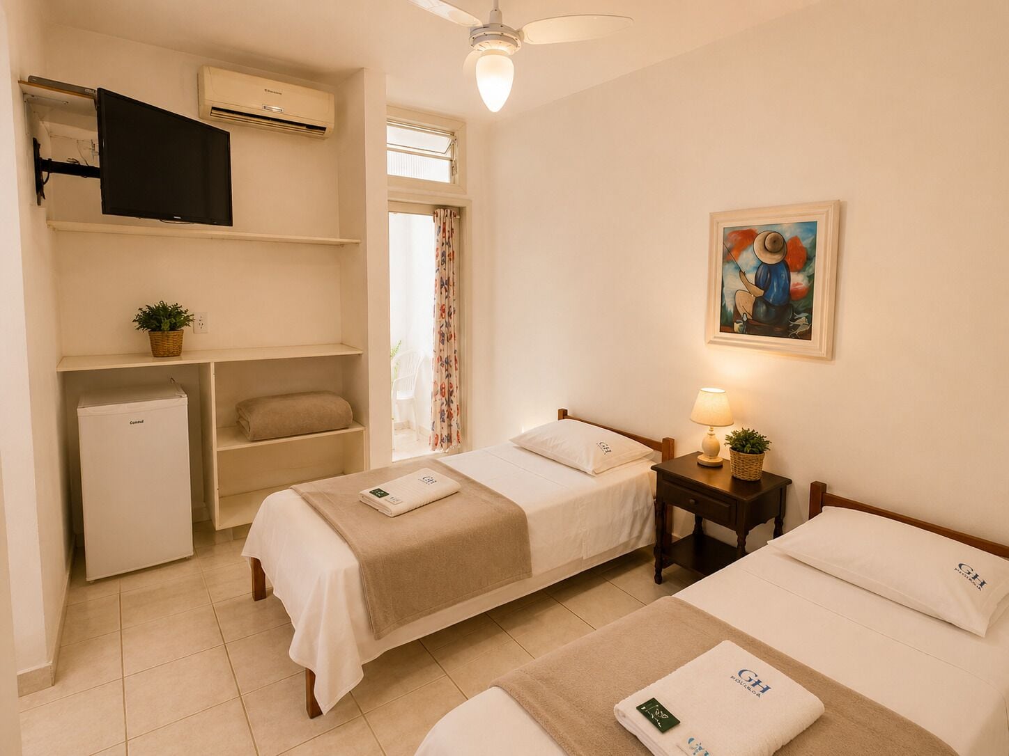 Estudio económico, lanai, vistas al jardín | Ropa de cama de alta calidad, wifi gratis, ropa de cama