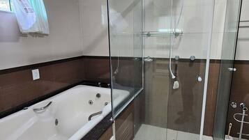 Deluxe Apartment, Lanai, Sea View | Private spa tub