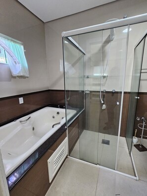 Deluxe-lejlighed - hawaiiansk terrasse - havudsigt | Privat spabad