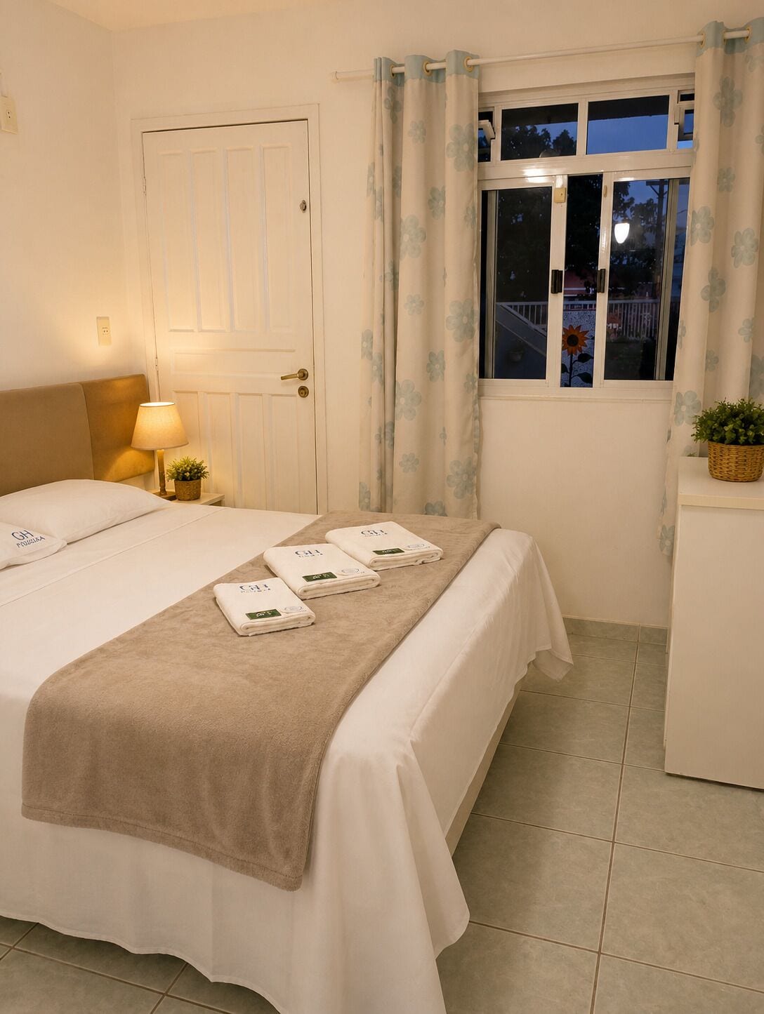 Apartamento básico, 2 habitaciones, vistas al patio, planta baja | Ropa de cama de alta calidad, wifi gratis, ropa de cama