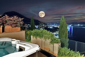 Appartamento Deluxe, vista mare | Vasca idromassaggio privata