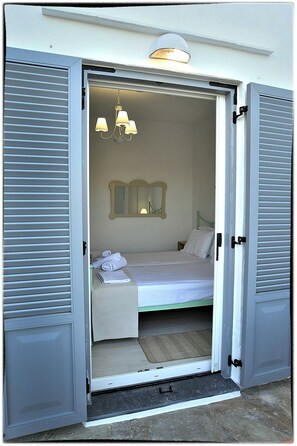 2 bedrooms, in-room safe, iron/ironing board, travel crib