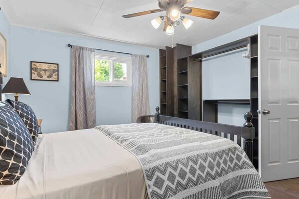 2 bedrooms, iron/ironing board, travel cot, free WiFi