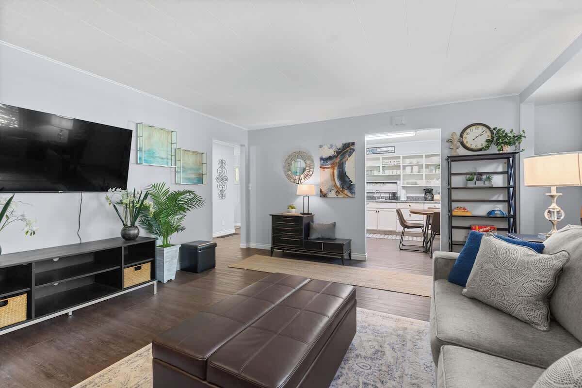 Smart-tv, dvd-spelare och kontor