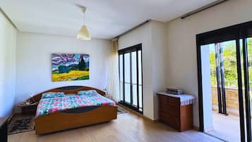 4 bedrooms, iron/ironing board, travel cot, free WiFi