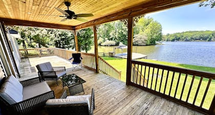 Peaceful LaKeFronT property with Beautiful Lake View for a getaway you deserve!