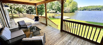 Peaceful LaKeFronT property with Beautiful Lake View for a getaway you deserve!