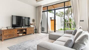 Vila com design assinado | Sala de estar | Smart TV 55 polegadas com canais digitais