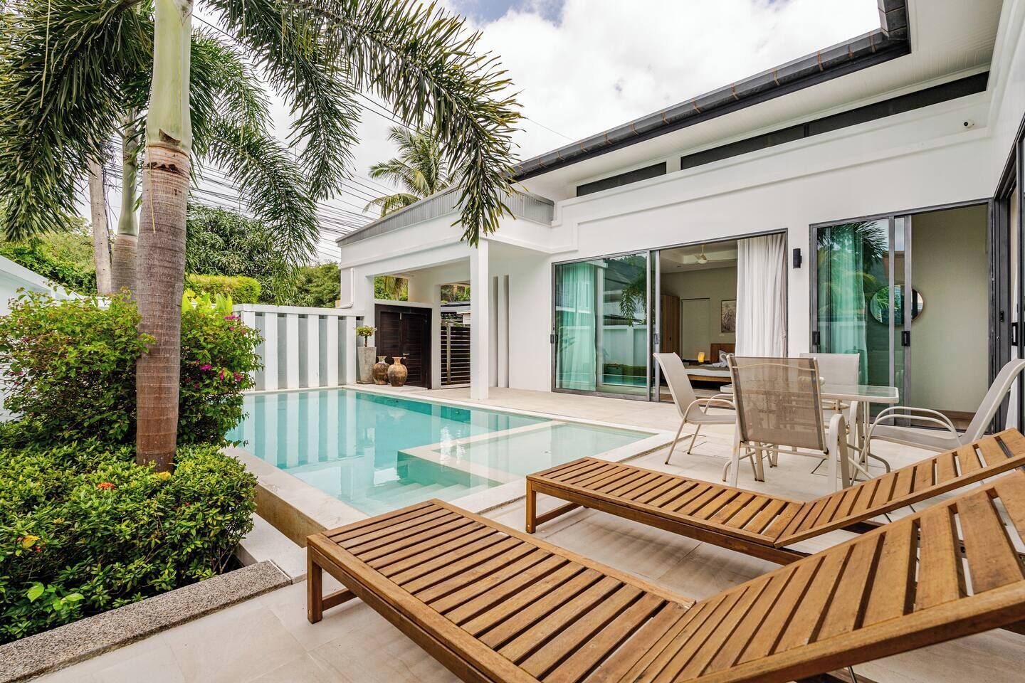 2 عدّة غرف نوم وخزنة داخل الغرفة وواي فاي مجانًا وملاءات أسرّة