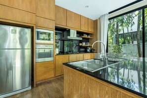 Villa | Cuisine privée | Grand réfrigérateur, micro-ondes, four, plaque de cuisson