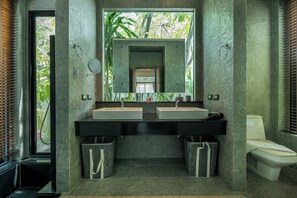 Villa | Bathroom | Shower, hair dryer, towels, soap
