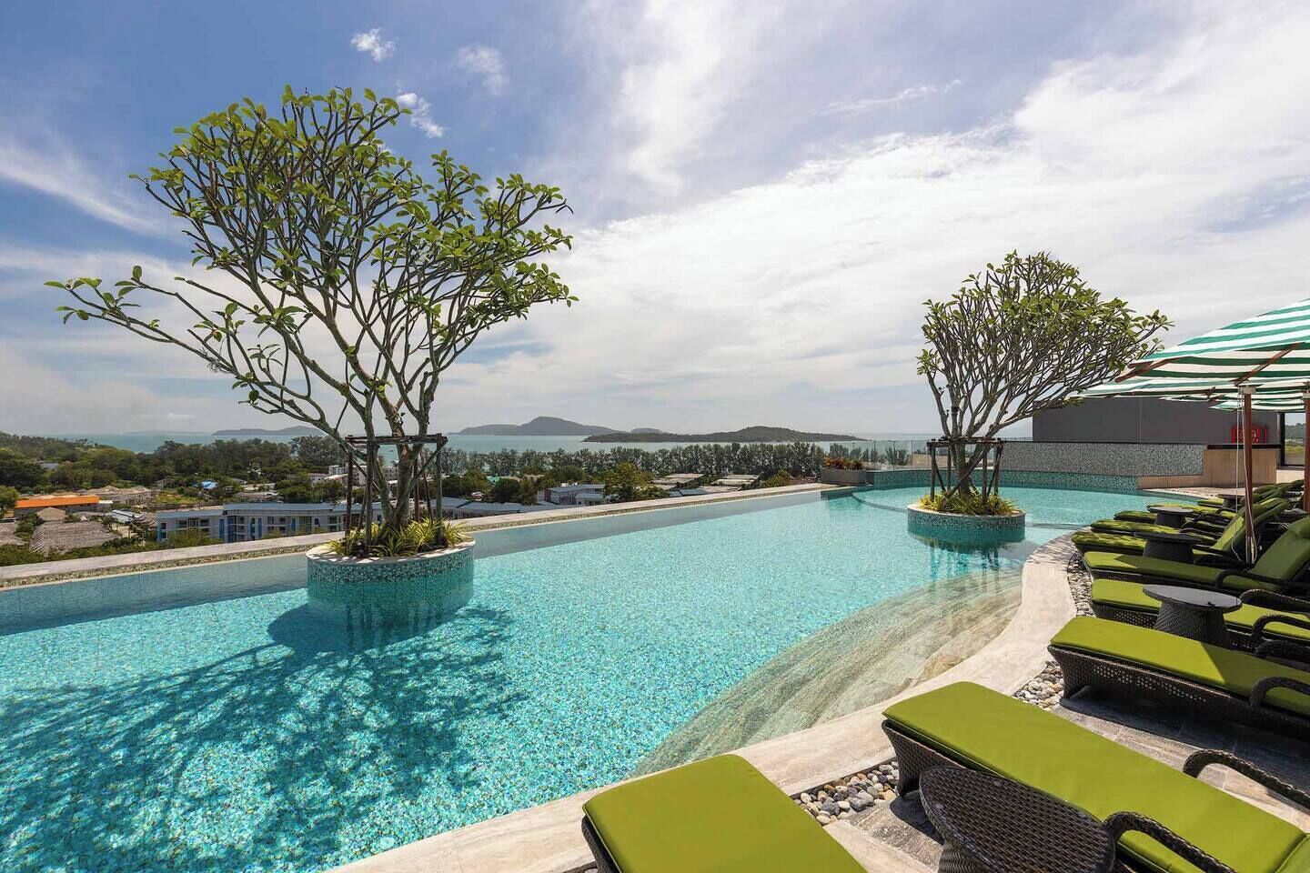 2 outdoor pools