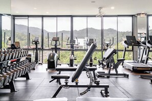 Coffres-forts dans les chambres, fer et planche à repasser