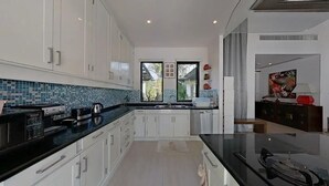 Standard Villa | Özel mutfak | Yemek masası 