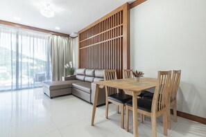 Superior Apartment, Balcony, City View | Living room