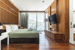 Apartament superior, balcó, vistes a la ciutat | 1 dormitori, escriptori, wifi gratuïta i roba de llit