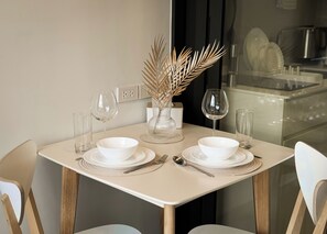 Eenvoudige kamer | Dineerruimte