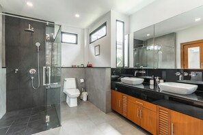 Family Villa | Bathroom