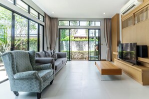 Villa | Vardagsrum | Platt-tv