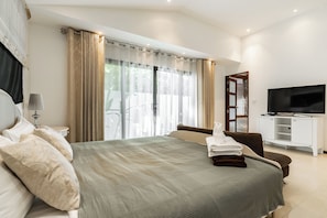 Villa Familiale | Coffres-forts dans les chambres, Wi-Fi gratuit, draps fournis