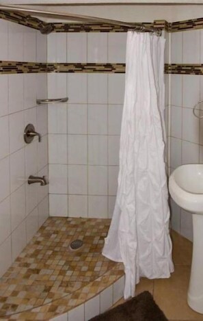 Bathroom - Deluxe Double Studio (Goodwill)