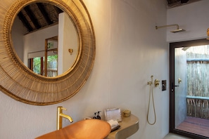 Double Room, Garden View | Room amenity - ETNIKA MANOR HOUSE (Hoedspruit)