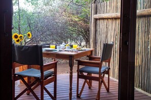 객실 내 식사 공간