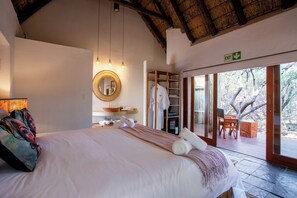 Double Room, Garden View | Desk, laptop workspace, free WiFi - ETNIKA MANOR HOUSE (Hoedspruit)