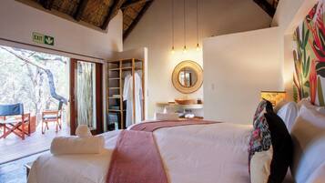 Twin kamer, uitzicht op tuin | Een bureau, een laptopwerkplek, gratis wifi