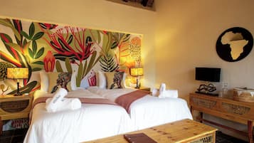 Escritorio, espacio para trabajar con laptop y wifi gratis