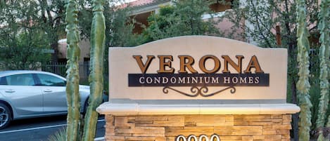 تفاصيل الفندق من الخارج