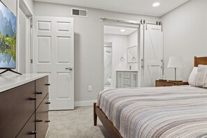 2 chambres, fer et planche à repasser, Wi-Fi gratuit, draps fournis