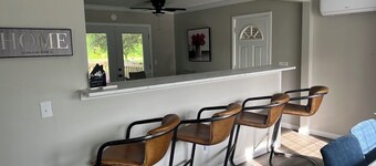 Relaxing 3-Bedroom Getaway in Peaceful Cades – Sleeps 8