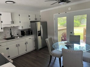 Mikrobølgeovn, ovn og kokeplater