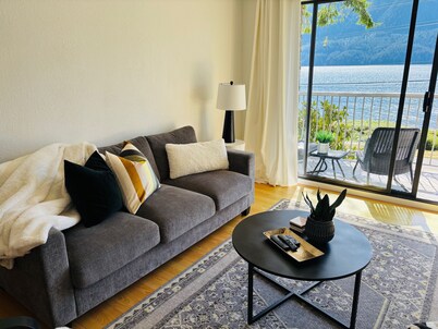 Cozy 2 bedroom suite, including a stunning view, on Vancouver Island