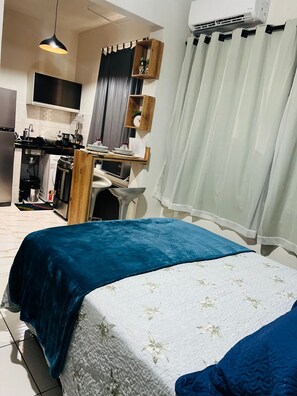 1 室のベッドルーム、アイロン / アイロン台、WiFi (無料)、ベッドシーツ