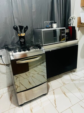 Fridge, microwave, oven, stovetop - LOFT NO CENTRO DO RIO DE JANEIRO (Centro Rio de Janeiro)