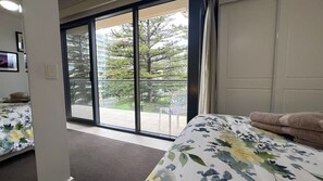 1 slaapkamer, een bureau, een strijkplank/strijkijzer, gratis wifi