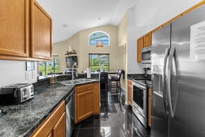 Micro-ondes, four, plaque de cuisson, lave-vaisselle