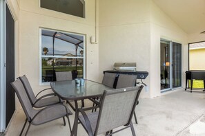 Outdoor dining - Cozy & Modern home with private pool (Davenport)