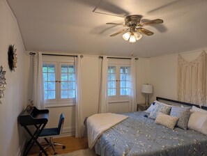 3 bedrooms, in-room safe, desk, iron/ironing board