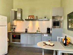 Mikrowelle, Ofen, Herdplatte, Geschirrspüler