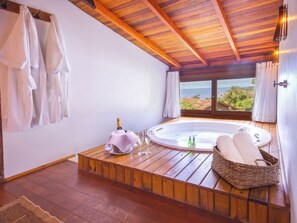 Suite Deluxe, vistas al mar | 1 dormitorio, caja fuerte, cortinas opacas y wifi gratis