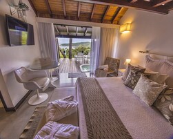 Bungalow de lujo, vistas al mar | 1 dormitorio, caja fuerte, cortinas opacas y wifi gratis