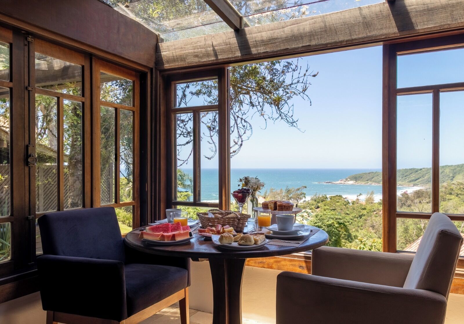 包含每日自助早餐