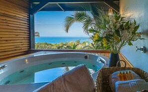 Luxury Apartment, Sea View | Living area | TV - Pousada Morada dos Bougainvilles (Imbituba)