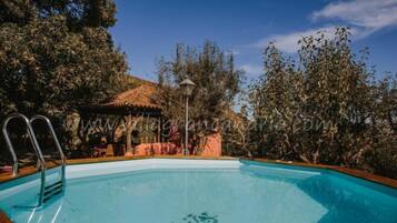 Kolam renang outdoor