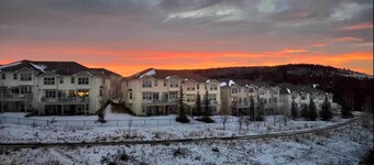 Lovely & Cozy Home Near BANFF! Ski and Hike!