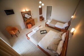 In-room safe, desk, laptop workspace, blackout curtains - Manto Studios (Zaritsi,Agios Xristoforos)